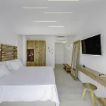 Makis Place Hotel
