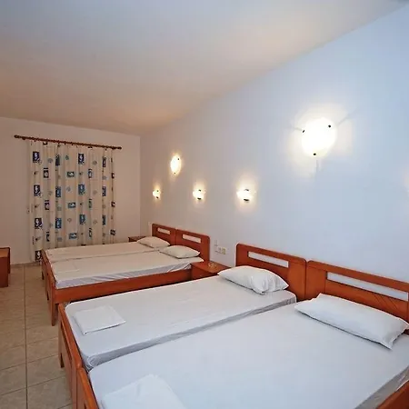 Makis Place Hotel 3*