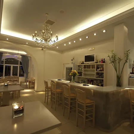 Makis Place 3* Tourlos