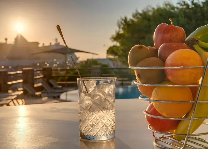 Hotel Makis Place 3*