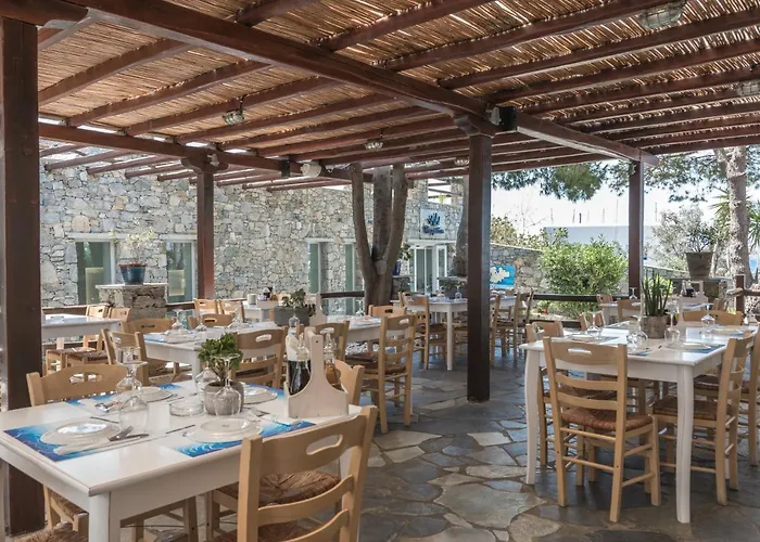 Makis Place 3* Tourlos