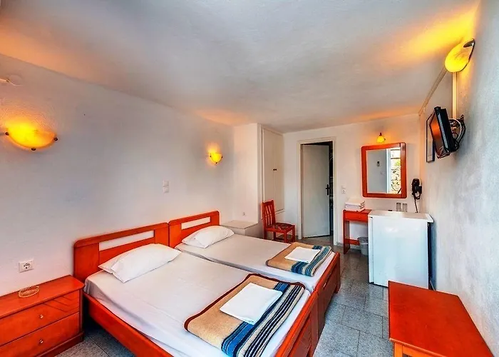 Hotel Makis Place 3*