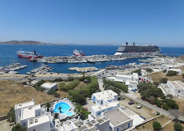 Makis Place Hotel 3*