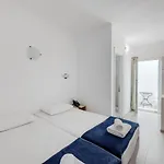 Makis Place Hotel