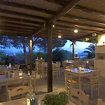Makis Place Hotel Tourlos
