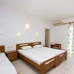 Makis Place Hotel Tourlos