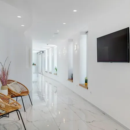 Makis Place Hotel Tourlos