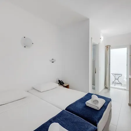 Makis Place Hotel