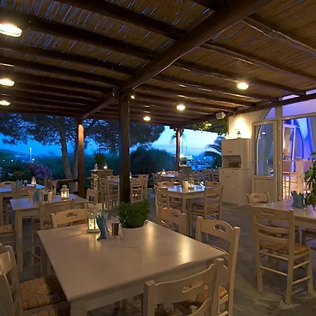 Makis Place 3* Tourlos