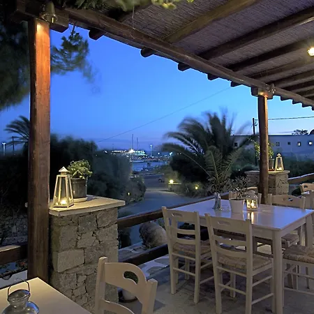 Makis Place Hotel 3*