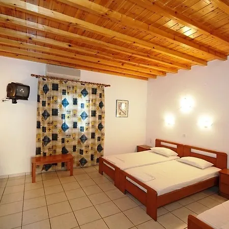 Makis Place Szálloda