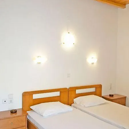 Makis Place Szálloda