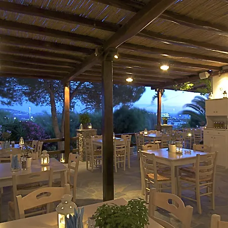 Makis Place Hotel Tourlos