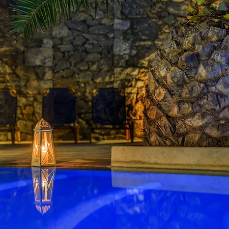 Makis Place Szálloda 3*