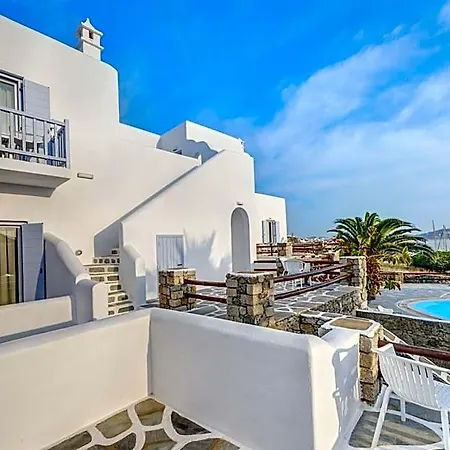 Makis Place Otel 3*