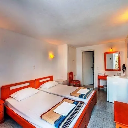 Makis Place Lägenhetshotell Tourlos