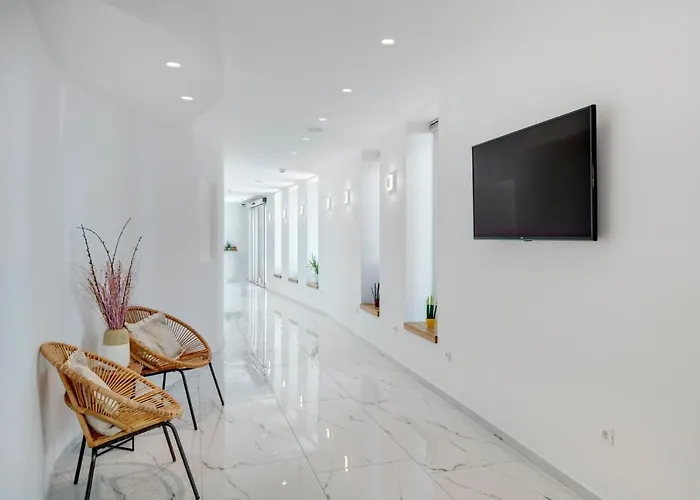 Makis Place Hotel Tourlos