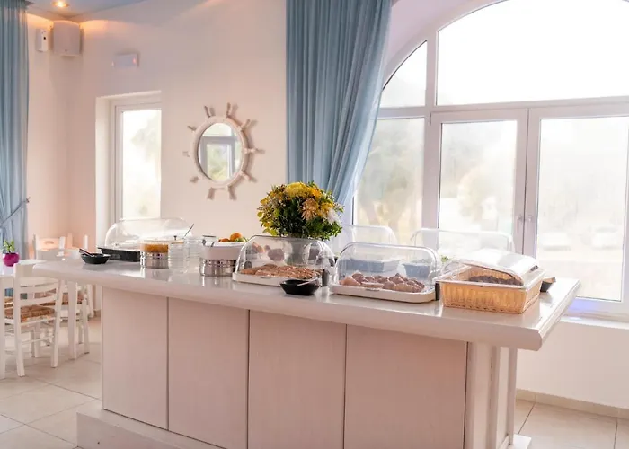 Hotel Makis Place 3*