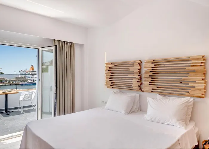 Makis Place Hotel 3*