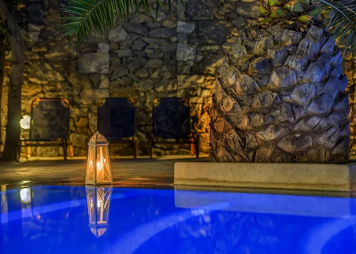 Makis Place Hotel 3*