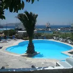 Makis Place Hotel