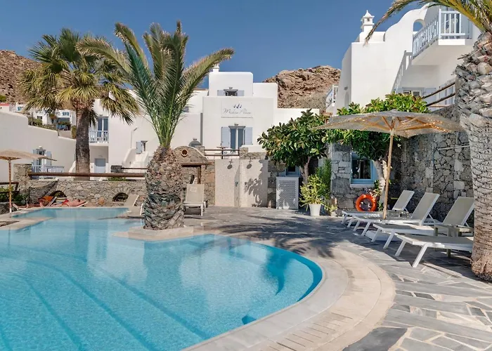 Makis Place Hotel 3*