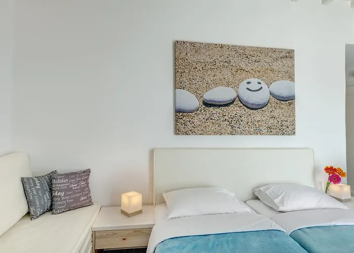 Makis Place Hotel 3*